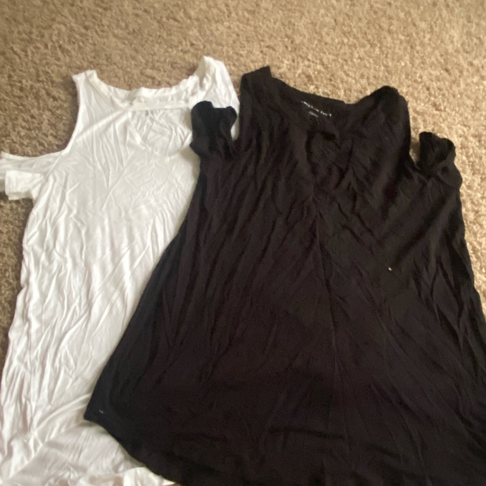 Like new - American Eagle cold shoulder tops